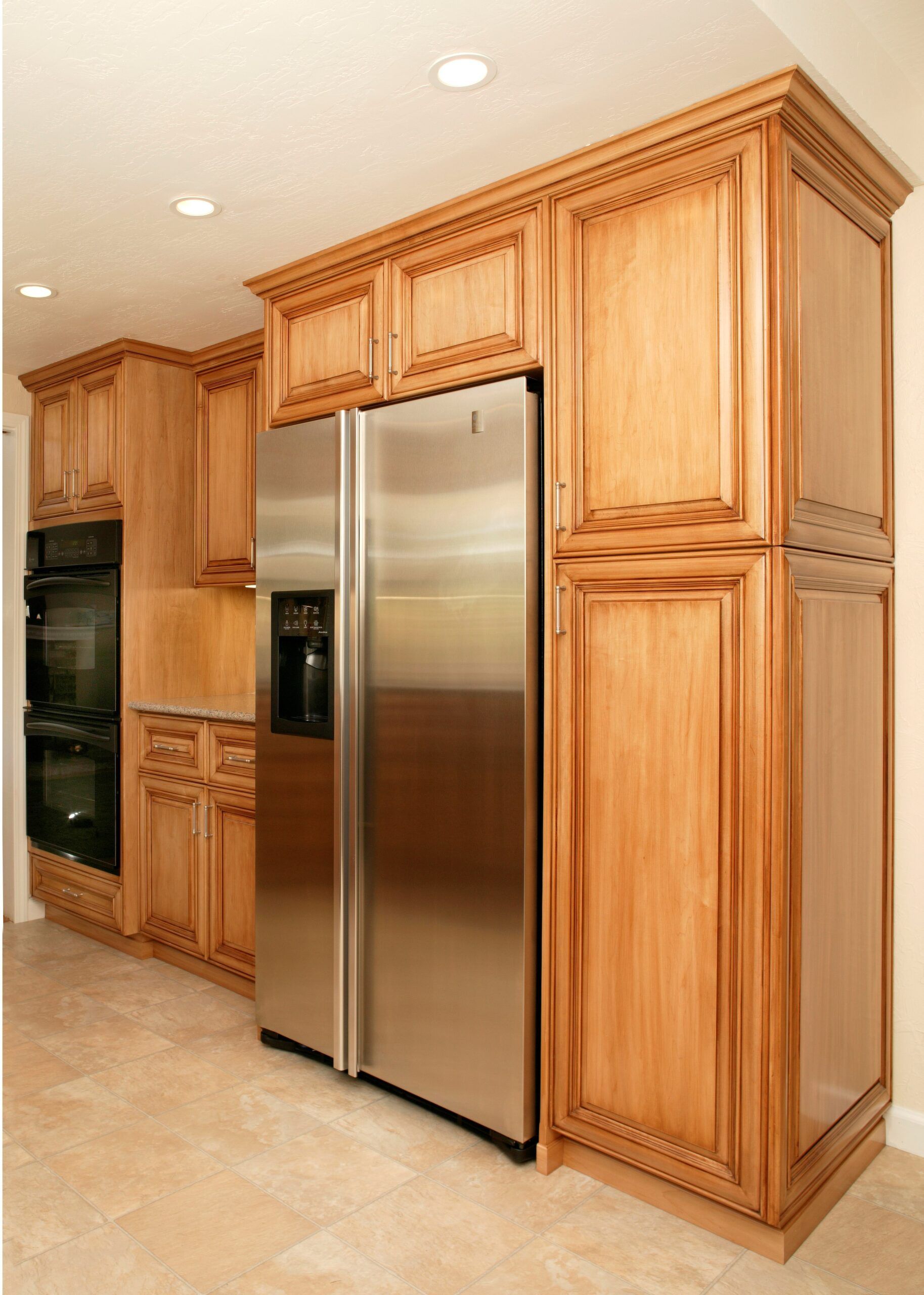 Glazed maple, stainless steel appliances