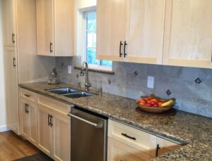 natural maple cabinets, shaker doors, quartz counter top, tile backsplash, oak floors, San Jose